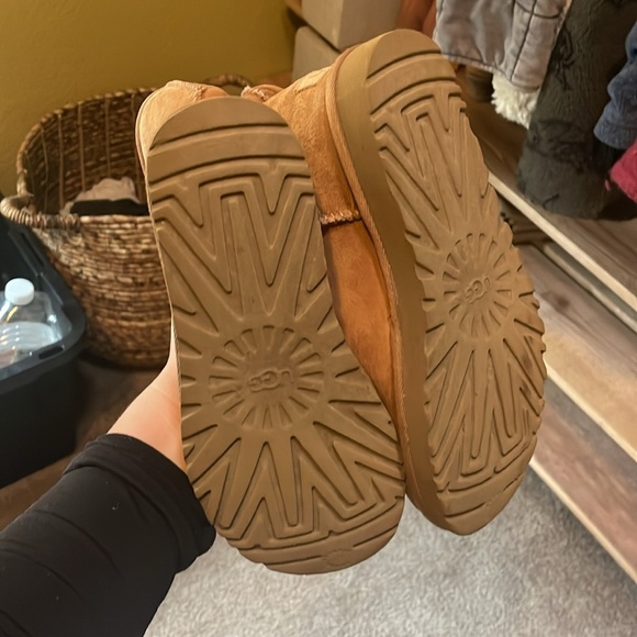 Really great condition Uggs in chestnut - Picture 3 of 4